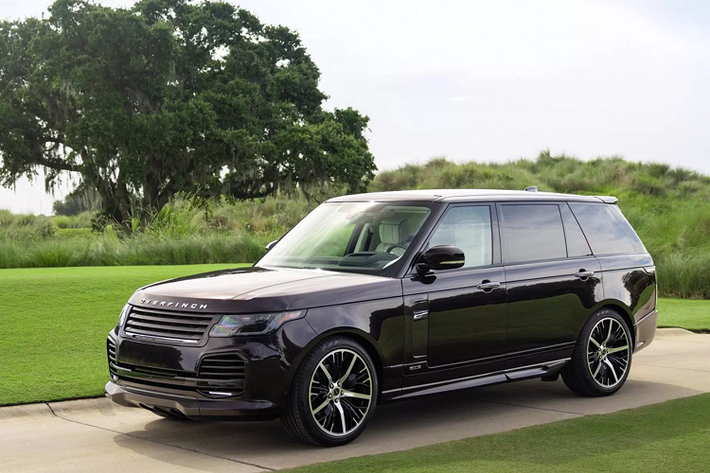 Được phát triển dựa trên phiên bản SUV hạng sang Range Rover Autobiography LWB 2021 hiện tại, bản độ của Overfinch được trang bị bộ body kit bằng sợi carbon bao gồm cản trước thể thao hơn với các khe hút gió lớn hơn và đèn LED chạy ban ngày.