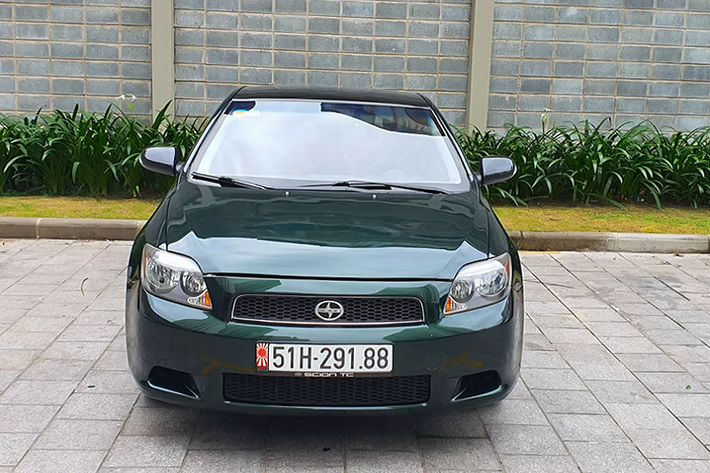 Ban đầu, thương hiệu Scion đã thu hút được nhiều khách hàng trẻ tuổi với giá bán dễ tiếp cận. Scion đã khá thành công trong những năm đầu phân nhánh, thành lập cho đến thời điểm năm 2008, ảnh hưởng suy thoái kinh tế toàn cầu đã tác động đến doanh số bán hàng của Scion. Hơn 10 năm tồn tại, được biết thương hiệu Scion chỉ bán được hơn 1 triệu xe.