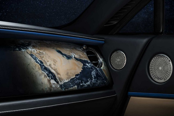 Giống với những chiếc Rolls-Royce Wraith khác, chiếc coupe siêu sang đặc độc nhất vô nhị này vẫn được trang bị khối động cơ V12 tăng áp kép, dung tích 6,6.