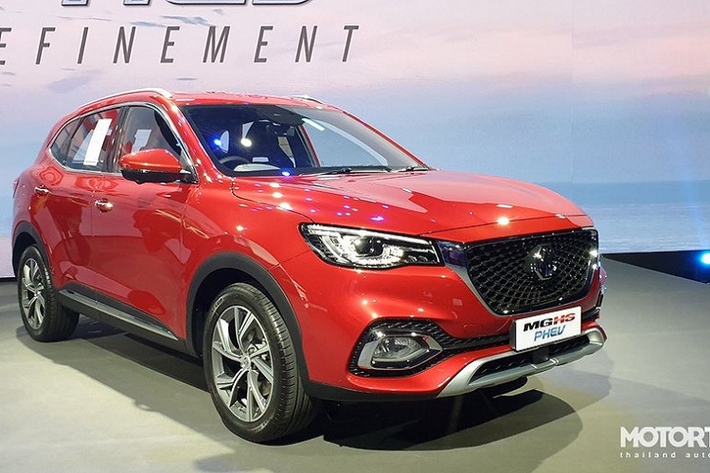 Vào hồi đầu tháng 9 năm nay, hãng MG đã tung ra những hình ảnh và thông tin đầu tiên của MG HS PHEV 2020 mới. Đây chính là phiên bản plug-in hybrid tiết kiệm xăng hơn của mẫu SUV 5 chỗ MG HS. Đến nay, MG HS PHEV 2020 đã chính thức được tung ra thị trường Thái Lan.