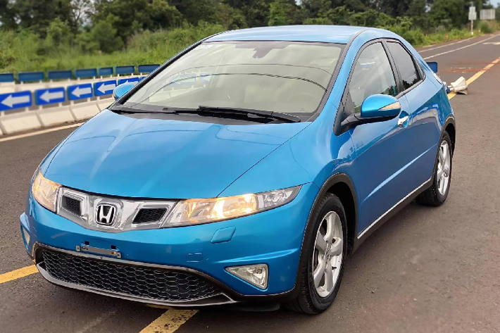 Chiếc Honda Civic hatchback nhập châu Âu này là một hàng độc, mang tính sưu tầm dành cho những tay chơi yêu thích xe Nhật. Là một dòng xe châu Âu và khá hiếm tại Việt Nam, có thể chủ sở hữu sẽ có trở ngại về phụ tùng thay thế, tuy nhiên người chơi có thể yên tâm rằng phụ tùng có thể đặt hàng nếu muốn.