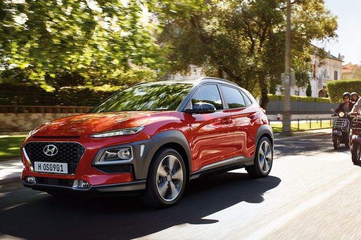 Sau khi ra mắt thị trường Malaysia, Kona sẽ cạnh tranh với Honda HR-V, Mazda CX-3 và Toyota C-HR. Mẫu SUV hạng B này có mặt tại Việt Nam từ năm 2018. Cách đây một tháng, phiên bản nâng cấp giữa vòng đời của Kona được ra mắt toàn cầu.