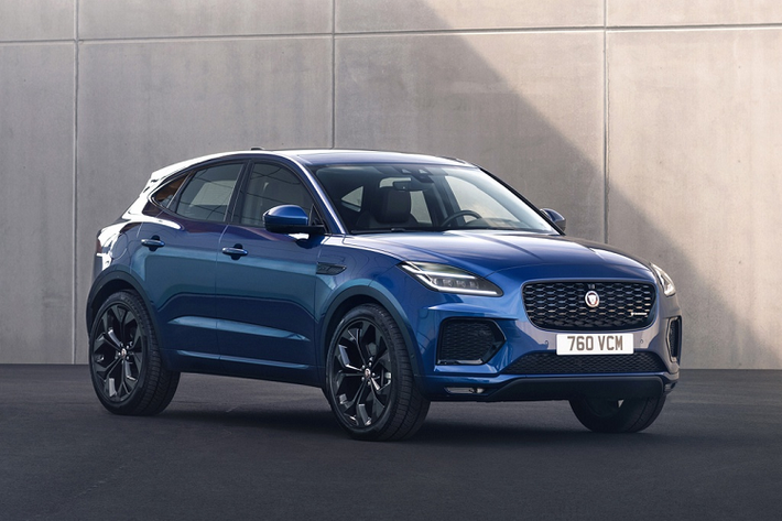 Sau 3 năm trình làng, mẫu xe SUV hạng sang Jaguar E-Pace thế hệ đầu tiên vừa được giới thiệu các phiên bản nâng cấp. Tương tự 2 mẫu xe Jaguar khác ra mắt cách đây không lâu là F-Pace và XF, E-Pace 2021 được tinh chỉnh thiết kế bên ngoài, nội thất nâng cấp trang bị, bổ sung cấu hình động cơ PHEV (plug-in hybrid) và MHEV (mild-hybrid).