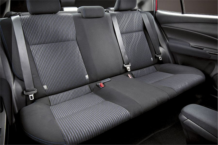 Về phần trang bị, Toyota Vios 2021 tại thị trường Philippines được bổ sung thêm trang bị đèn chiếu sáng, đèn định vị và đèn sương mù LED dành cho phiên bản cao cấp nhất,...