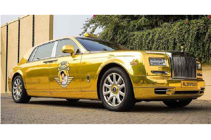2. Rolls-Royce Phantom - Ấn Độ Đúng là ở Ấn Độ có xe Rolls-Royce gắn mào taxi, nhưng nó không dành cho tất cả mọi người. Nó thuộc sở hữu của khu nghỉ dưỡng cao cấp Oxygen Resorts ở Kerala, Ấn Độ. Bobby Chemmanur - chủ của Oxygen Resorts - đã gắn mào taxi cho chiếc Phantom này để đưa đón khách mua gói đặt phòng giá 340 USD cho hai đêm lưu trú, giới hạn quãng đường tối đa là 300km.