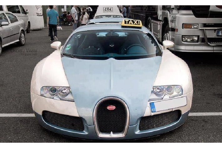 10. Bugatti Veyron - CH Séc Bugatti không có xe đắt bình thường mà chỉ có xe siêu đắt, nên hầu như không ai có thể nghĩ rằng sẽ có xe Bugatti làm dịch vụ taxi. Tuy nhiên, đó lại là câu chuyện có thật ở Prague, CH Séc. Nhưng bạn đừng hy vọng có thể trải nghiệm tốc độ "dựng tóc gáy" của siêu xe làm taxi này, vì hầu hết đường ở CH Séc có giới hạn tốc độ tối đa là 130 km/h.