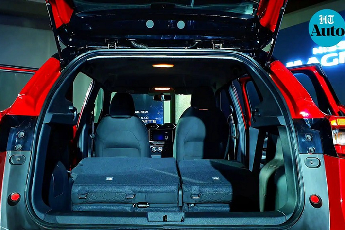 Động cơ kết hợp với hộp số sàn 5 cấp và CVT. Hiện hãng Nissan chưa công bố thông số cụ thể của 2 loại động cơ này, chỉ hứa hẹn rằng Magnite sẽ tiết kiệm nhiên liệu hàng đầu phân khúc.