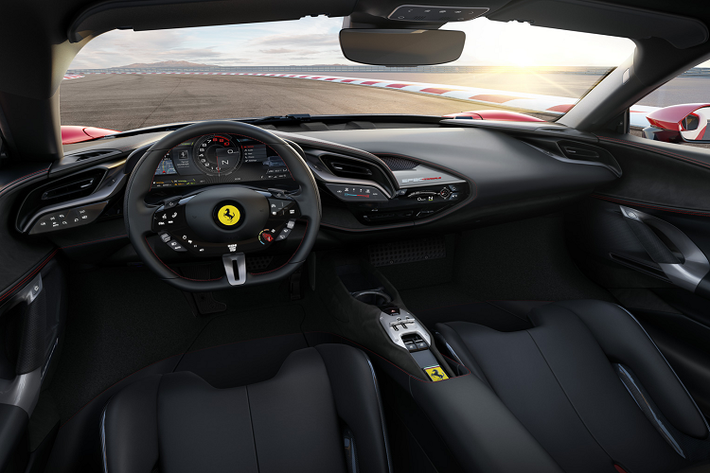 Với SF90 Stradale, đây là siêu xe plug-in hybrid sản xuất hàng loạt đầu tiên của Ferrari và đại diện cho sự khởi đầu một kỷ nguyên mới trong lịch sử thương hiệu. Mẫu xe này thể hiện sự ưu tú ở mọi khía cạnh và khả năng vận hành chưa từng có so với bất kỳ mẫu xe nào khác trên thị trường với công suất tối đa 1.000 mã lực.