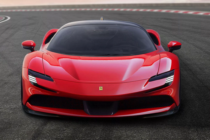 Cả hai mẫu xe đều được hưởng chế độ Bảo dưỡng Chính hãng Ferrari, bao gồm tất cả các chi phí dịch vụ trong vòng 07 năm.