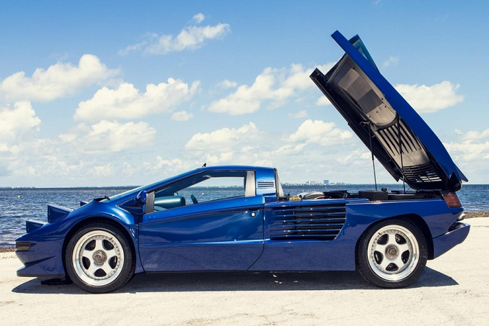 Chiếc Cizeta V16T của Quốc vương Hassanal Bolkiah là xe thứ 6 xuất xưởng từ nhà máy của công ty Cizeta Automobili và đi kèm những thanh nằm ngang ở khe gió cạnh chắn bùn sau thay vì dọc như những chiếc khác. Ngoài ra, ống xả trên chiếc siêu xe này có vẻ cũng đã được thay đổi.