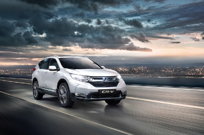 Hãng xe Nhật Bản vừa giới thiệu mẫu xe Honda CR-V Hybrid 2021 mới tại thị trường Anh quốc. Theo nhà sản xuất Honda cho biết, mẫu SUV này sẽ được điều chỉnh thiết kế để phù hợp với ngôn ngữ của mẫu xe xanh. Tùy theo thị trường, CR-V Hybrid sẽ có những khác biệt nhất định.