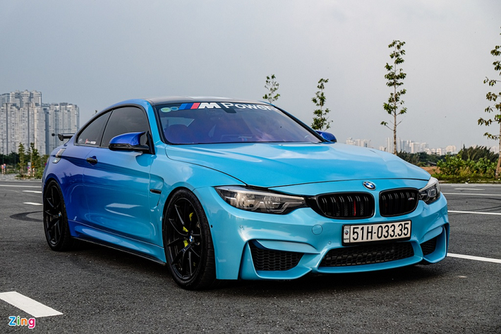 Một chủ sở hữu BMW M4 F82 tại TP.HCM đã mạnh tay chi hơn 1 tỷ đồng để nâng cấp xe. Ra mắt vào đầu năm 2014, BMW M4 F82 tại Việt Nam có giá 4,383 tỷ đồng. Số lượng mẫu xe này khá ít ỏi. Nếu tính cả giá trị xe, bản độ BMW M4 F82 này tiêu tốn của chủ nhân đến hơn 5 tỷ đồng.