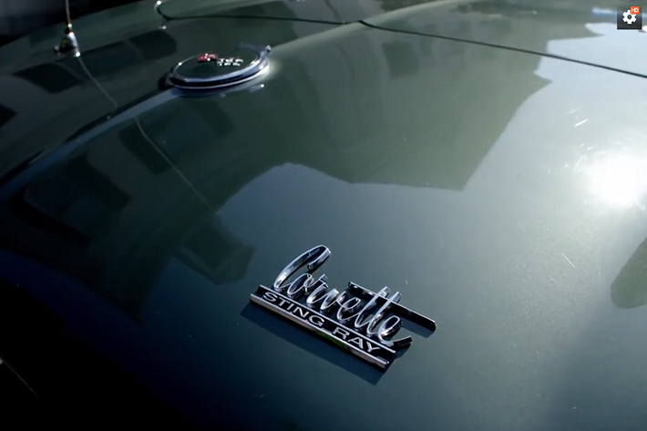 Ở bộ phim của Leno, ông Joe Biden tự tin khoe rằng đã từng lái chiếc Corvette Stingray lên tới tốc độ 257 km/h. Mới đây nhất vào tháng 8 trong vai trò người đại diện đảng Dân Chủ tham gia tranh cử Tổng thống Mỹ, ông Joe Biden tiếp tục xuất hiện cạnh chiếc xe Corvette Stingray trong một đoạn video được quay trên đường đến điền trang Wilmington. Tại đây, ông Biden nói rằng chiếc xe mang lại những ký ức về người cha và con trai quá cố Beau.
