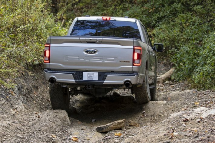 Chưa hết, việc lái bán tải Ford F-150 Tremor trên những địa hình khó khăn cũng sẽ dễ dàng hơn nếu được trang bị gói tùy chọn camera 360 độ và hệ thống kiểm soát hành trình dành cho địa hình.