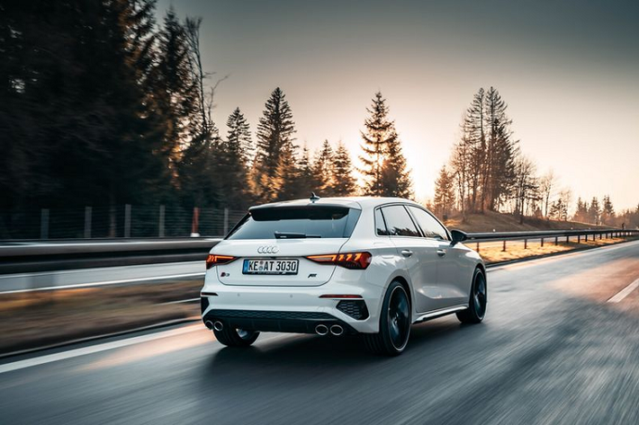 Tiếc rằng ABT chưa tiết lộ khả năng hiệu suất của mẫu xe sang Audi S3 Sportback 2021 sau khi nâng cấp, tuy nhiên, rất có thể S3 Sportback mới từ "lò độ" ABT sẽ tiết kiệm được 0,1 giây thời gian chạy nước rút 0 - 100 km/h (xe nguyên bản cần 4,8 giây).