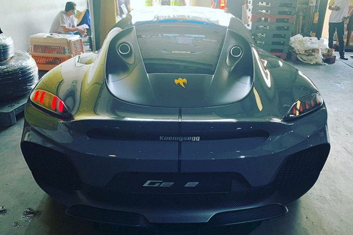 Với giá xe Koenigsegg Gemera rẻ hơn, không có lý do gì mà đại gia Thái Lan không nằm trong số 300 khách hàng sở hữu siêu xe 4 chỗ ngồi đầu tiên của hãng Koenigsegg. Rõ ràng là việc có đại lý chính hãng đã giúp cho các nhà giàu ở Thái vừa hưởng mức giá bán Koenigsegg Gemera rất tốt và thậm chí là dễ dàng có suất mua xe chính thức, không thông qua trung gian nhằm giúp các đại gia nước này tiết kiệm khá nhiều.