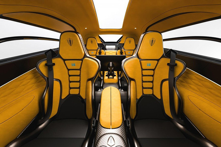 Siêu xe 4 chỗ ngồi Koenigsegg Gemera mới ra mắt tại Thái Lan có thể làn lần đầu tiên đặt chân đến các đất nước ở Đông Nam Á, hay có thể là cả châu Á. Vào đầu tháng 3 năm nay, hãng siêu xe Thuỵ Điển đã giới thiệu mẫu xe hoàn toàn mới trong gia đình của mình với tên gọi Koenigsegg Gemera. Đây cũng chính là chiếc xe Koenigsegg đầu tiên trên thế giới có nội thất 4 chỗ ngồi. Hiện một số quốc gia trên thế giới đã có dịp nhìn ngắm siêu phẩm Koenigsegg Gemera ngoài đời thực.