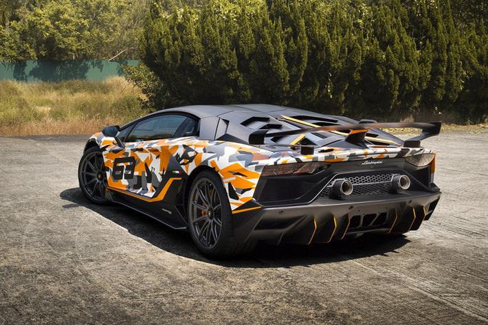 Giá xe Lamborghini Aventador SVJ 63 chắc chắn cao hơn SJV thông thường rất nhiều, bản thường vốn đang có giá 520.000 USD.