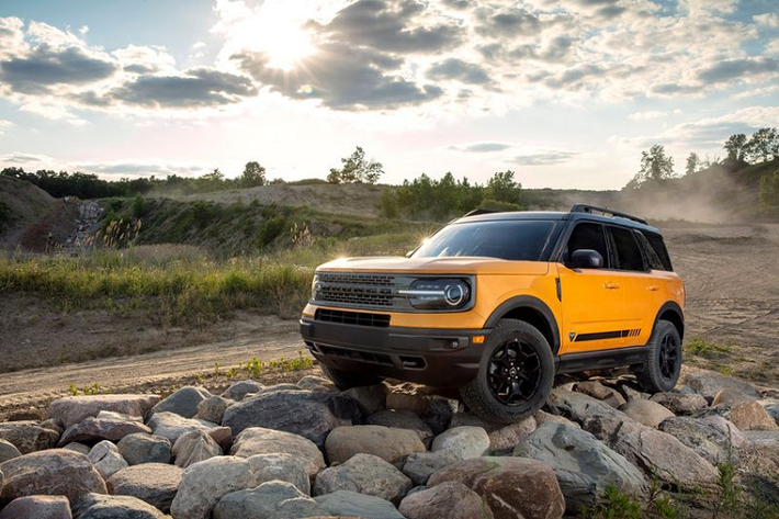 Cụ thể, Ford Bronco Sport 2021 mới đã chính thức được hãng xe Mỹ đưa vào sản xuất từ 26/10/2020 tại nhà máy lắp ráp Ford Hermosillo ở Mexico. Việc chế tạo Bronco Sport đã bắt đầu ngay sau vài ngày mẫu xe này được ra mắt trực tuyến.