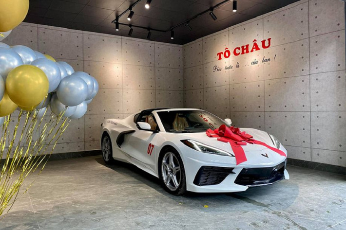 Như đã đưa tin trước đó, siêu phẩm Chevrolet Corvette C8 Stingray 2020 mới, đầu tiên và cũng là duy nhất tại Việt Nam ở thời điểm hiện tại vừa về tay một dân chơi xe có tiếng ở TP.Cần Thơ.