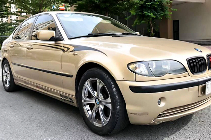 BMW 3 Series thế hệ E46 là dòng xe lý tưởng dành cho những ai đang muốn sở hữu xe Đức với chi phí mua xe thấp. Hiện tại, có những chiếc BMW 3 Series (E46) đang được chào bán với giá chỉ hơn 100 triệu đồng. Chiếc 325i đời 2004 này là một ví dụ được chủ nhân ở TP. HCM chào bán với giá chỉ 133 triệu đồng.