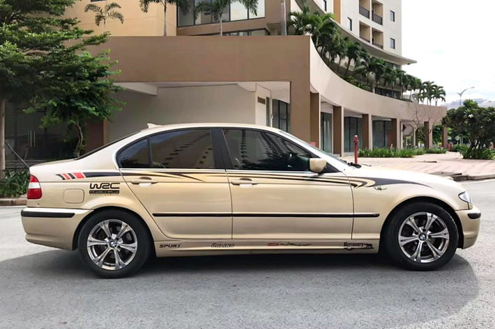 Lựa chọn xe sang đời sâu luôn tiềm ẩn nhiều rủi ro như xe ngập nước, đâm đụng, xe bị “tua” đồng hồ, xe sửa một cách “chắp vá” để bán đi nhanh chóng. Vì vậy, nếu muốn sở hữu xe sang đời cũ, người mua nên tự trang bị cho mình nhiều kiến thức cơ bản về xe cũ, chọn chỗ mua uy tín hoặc nhờ người có kinh nghiệm kiểm tra toàn diện xe để tránh ‘’tiền mất tật mang’’, giảm thiểu sự bất tiện như đòi hỏi sửa chữa và thay thế nhiều hạng mục hơn.