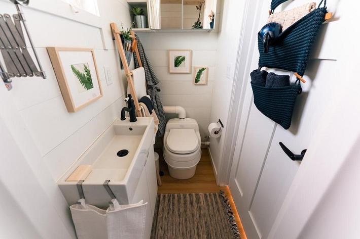 Ikea đã không thay đổi cách bố trí của Vista Boho XL, nhưng thay vào đó là cố gắng làm cho không gian bên trong có “chất Ikea” hơn với tất cả sản phẩm trang trí nội thất của mình. Để đạt được mục tiêu đó, họ tập trung vào việc sử dụng các vật dụng đa chức năng, ví dụ bàn ăn có thể gấp đôi thành bàn văn phòng hoặc có thể gấp lại một cách cực gọn khi không dùng đến.