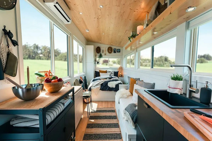 Cuối năm 2019, Ikea hợp tác với Escape Tiny Homes, công ty xây dựng “những ngôi nhà tí hon đẹp nhất trên thế giới” theo lời mô tả của Forbes, để phát triển một ngôi nhà di động độc nhất mà chỉ trưng bày các sản phẩm của Ikea và tập trung vào tính bền vững lâu dài. Dự án đó, được gọi đơn giản là nhà di động Ikea Tiny Home Project, đã được hoàn thành vào đầu năm 2020, và được lên lịch đi tour khắp nước Mỹ.