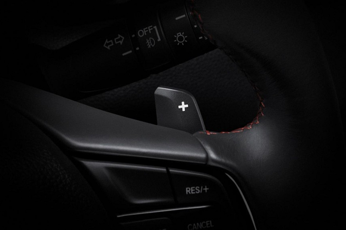 Nguồn cung cấp sức mạnh cho Honda City Hatchback 2021 là động cơ xăng VTEC 3 xi-lanh, tăng áp, dung tích 1.0 lít, sản sinh công suất tối đa 122 mã lực tại tua máy 5.500 vòng/phút và mô-men xoắn cực đại 173 Nm tại tua máy từ 2.000 - 4.500 vòng/phút. Động cơ này kết hợp với hộp số CVT và hệ dẫn động cầu sau.