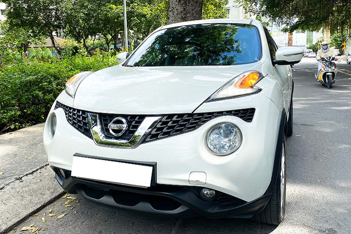 Nissan Juke là mẫu crossover từng được Nissan Việt Nam phân phối từ năm 2015. Tại thời điểm đó, Juke có giá bán không hề rẻ với giá bán đề xuất 1 tỷ 60 triệu đồng. Sở dĩ giá xe Nissan Juke cao vì mẫu xe này được nhập nguyên chiếc từ châu Âu (Anh Quốc).