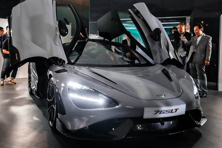 Thương hiệu siêu xe McLaren đang kín lịch để ra mắt các dòng siêu xe mới đến với các khách hàng trên toàn thế giới, 1 trong số đó phải kể đến siêu xe McLaren 765LT, đây phiên bản hiệu suất cao và giới hạn của dòng xe rất được nhà giàu Việt ưa chuộng đó chính là McLaren 720S.