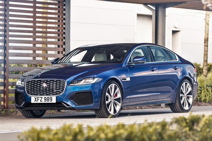 Jaguar vừa trình làng bản nâng cấp của XF, mẫu sedan cao cấp cỡ trung cạnh tranh với Mercedes-Benz E-Class, BMW 5-Series, Audi A6, Lexus ES và Volvo S90. Jaguar XF 2021 mới có nhiều điểm tương đồng với mẫu SUV F-Pace vừa được ra mắt tháng trước.