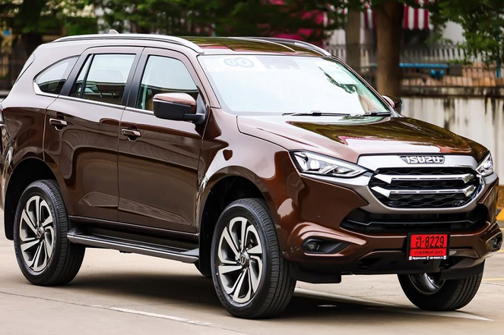 Về truyền động, Isuzu MU-X 2021 phiên bản 1.9 Ultimate được trang bị động cơ dầu 4 xy-lanh 1.9L, mã hiệu RZ4E-TC, tăng áp VGS và giải nhiệt khí nạp, sản sinh công suất 150 mã lực/350 Nm mô-men.