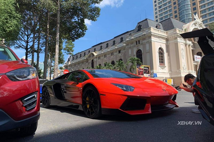 Trước Lamborghini Aventador LP700-4 độ này, đã có một vài siêu xe khác cũng thuộc hội Evo Team được "khoác" bộ cánh tương tự, bao gồm chiếc McLaren 720S đầu tiên về Việt Nam và chiếc Lamborghini Gallardo LP560-4 độ bodykit Squadra Corse độc nhất nước ta.