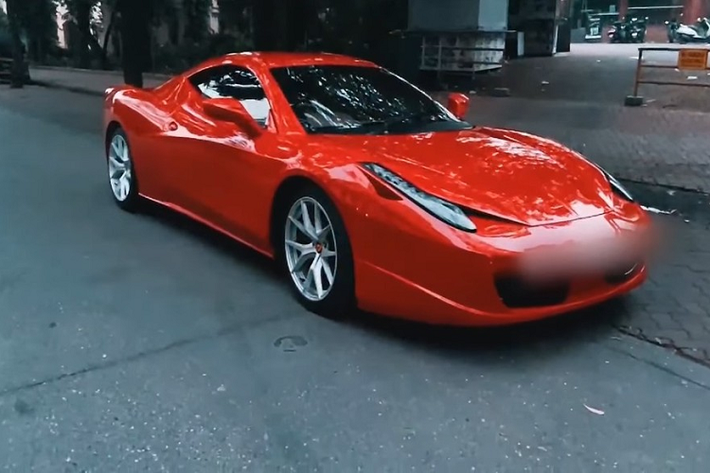 Bắt gặp những chiếc siêu xe Ferrari tại Ấn Độ không phải là chuyện dễ. Những chiếc siêu xe nhập khẩu như thế này thường có giá tăng gấp đôi so với thị trường quốc tế vì chính sách thuế tại Ấn Độ. Với những người đam mê siêu xe mà chưa có đủ điều kiện kinh tế, các xưởng chế tạo ôtô như Executive Modcar Trendz (EMT) ở thành phố Mumbai, bang Maharashtra, là một lựa chọn phù hợp.