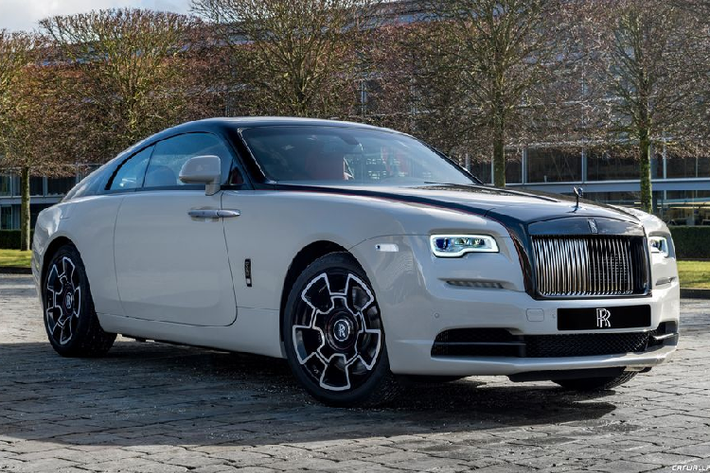 Rolls-Royce Wraith Rolls-Royce Wraith là mẫu xe siêu sang 2 cửa được sinh ra để thay thế cho dòng Phantom Coupe. Mẫu xe này được ra mắt công chúng tại Việt Nam hồi đầu năm 2015 và nhanh chóng thu hút sự quan tâm của tập khách hàng là những doanh nhân trẻ tuổi, ưa thích việc tự cầm lái.