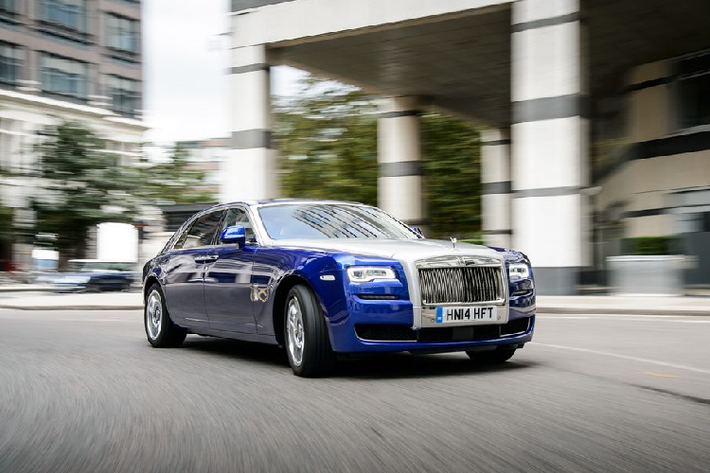 Rolls-Royce Ghost Thường được gọi với biệt danh "Tiểu Phantom", Ghost là mẫu xe xếp thứ 2 trong danh mục sedan nhà Rolls-Royce. Điểm nổi trội của Rolls-Royce Ghost chính là việc mẫu xe này sở hữu một ngoại hình, một diện mạo tinh tế và có phần nhẹ nhàng hơn đáng kể so với đàn anh Phantom. Rolls-Royce Ghost từng được phân phối chính hãng tại Việt Nam với cả 2 đời xe bao gồm Series I và Series II.