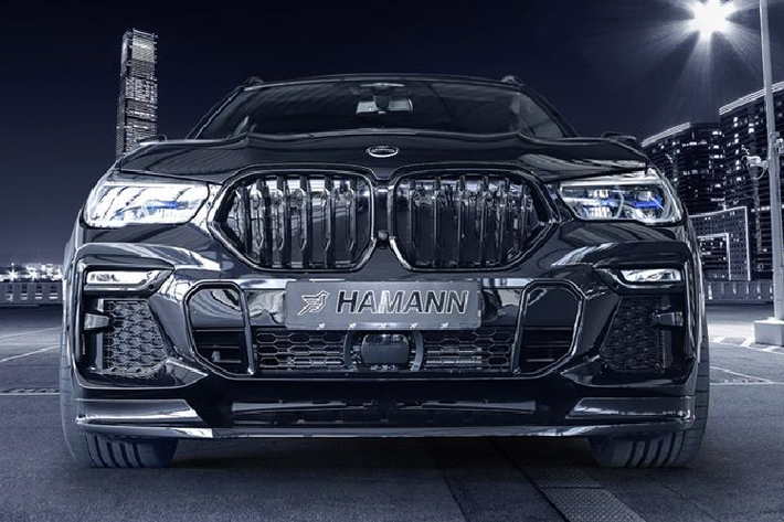 Bộ bodykit bao gồm cánh gió trước mới, bọc vòm bánh xe khỏe khoắn, bộ khuếch tán phía sau mạnh mẽ với những đường cắt xẻ táo bạo cho ống xả 101 mm cùng hai cánh gió khí động học, một trên nóc xe và một gắn trên cửa hậu.
