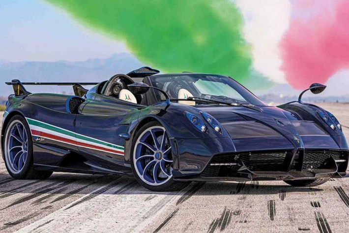 Là chiếc Pagani Huayra mạnh nhất từ trước tới nay, Huayra Tricolore có dáng dấp gợi nhớ đến Zonda Tricolore vì cả hai đều được ra đời với mục đích tôn vinh chiếc máy bay huấn luyện phản lực quân sự Aermacchi MB-339 và máy bay tấn công hạng nhẹ được sử dụng bởi Frecce Tricolori (Tricolor Arrows).