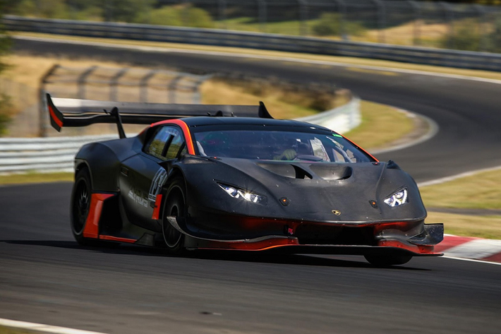 Bản độ Zyrus LP1200 của hãng độ Zyrus Enginneering là sản phẩm dựa trên chiếc siêu xe Lamborghini Huracan Super Trofeo. Mẫu xe này lần đầu xuất hiện vào mùa hè năm ngoái trong quá trình thử nghiệm tại Nurburgring.