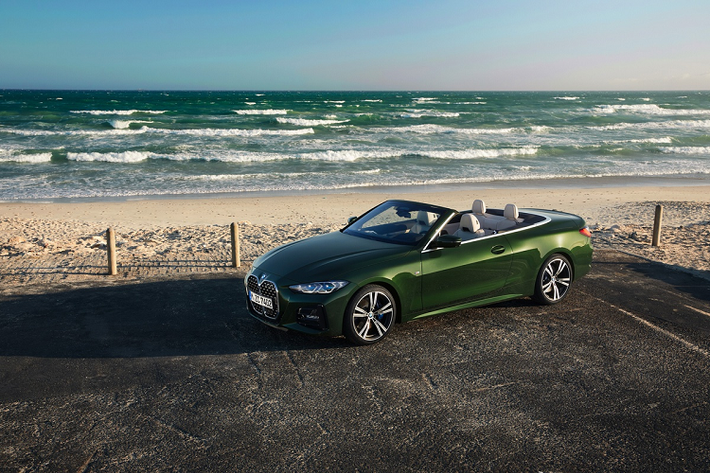 BMW 4-Series Convertible 2021 mới sẽ được ra mắt thị trường Australia vào đầu năm sau. Các phiên bản cùng mức giá của mẫu xe thể thao này đã được công bố. Biến thể mui trần của 4-Series được phân phối với 3 phiên bản, có giá khởi điểm từ 68.400 USD cho bản tiêu chuẩn, đi kèm gói trang bị M Sport Package.
