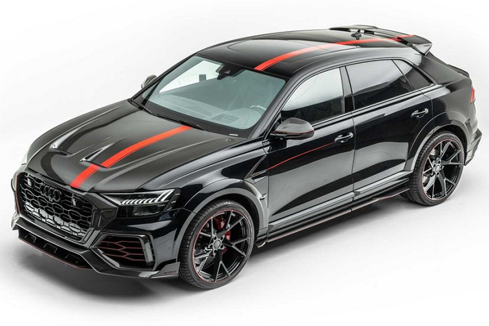 Sau đó, chiếc SUV được đắp thêm rất nhiều chi tiết làm từ sợi carbon như nắp ca-pô, cánh gió trước, nẹp thân, bộ khuếch tán sau, gốp gương chiếu hậu, cánh gió trên cửa cốp và cánh gió nóc xe. Xe cũng được trang bị bộ mâm với kích thước tới 24 inch cực khủng, rất phù hợp với diện mạo siêu hầm hố của bản độ.