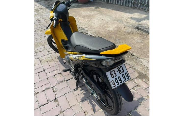 Những chiếc xe máy 2 kỳ Yamaha 125ZR phiên bản 2017 trở lại đây đều có nguồn gốc từ Malaysia, do Hong Leong Yamaha Motor sản xuất. Về thiết kế, Yamaha 125ZR mới vẫn tiếp tục sở hữu kiểu dáng giống y hệt phiên bản 2015, vốn đã chỉ được thay đổi nhỏ so với những chiếc Z125 từ những năm 2002. Mẫu xe này được thiết kế hướng đến người dùng là tín đồ đam mê tốc độ và yêu thích phong cách dòng xe "2 thì" cá tính.
