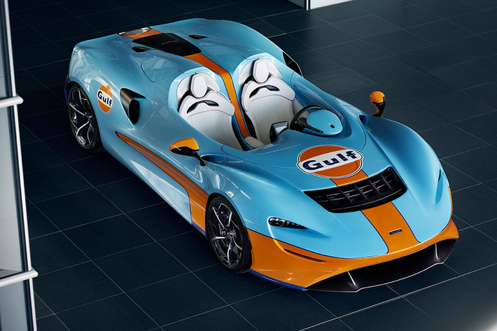 Vào tháng 7, McLaren đã tái hợp tác với Gulf Racing để cho ra mắt các phiên bản đặc biệt có ngoại thất màu xanh lam và cam. Điều này đã được áp dụng lên các mẫu xe như McLaren F1 GTR, Ford GT hay một số xe đua của Porsche... và mới đây là McLaren Elva Gulf Theme 2021.