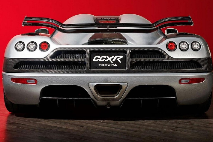 Đại lý chuyên cho thuê siêu xe Luxury Lease Partners chia sẻ, các đại gia muốn thuê siêu phẩm Koenigsegg CCXR Trevita chỉ có 2 chiếc trên thế giới ước tính mỗi tháng phải bỏ ra số tiền 24.000 đô la (tương đương 556 triệu đồng). Bên cạnh đó, số tiền cọc mà các đại gia này cần phải bỏ ra lên đến 650.000 đô la (tương đương 15,1 tỷ đồng).