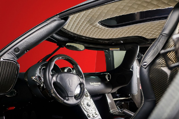 Thời hạn mà Luxury Lease Partners đưa ra cho các đại gia muốn thuê siêu xe Koenigsegg CCXR Trevita chỉ có 2 chiếc trên thế giới là 60 tháng, tức 5 năm. Ước tính, giới siêu giàu phải bỏ ra số tiền 1,44 triệu đô la, tương đương 33,4 tỷ đồng cho 5 năm thuê siêu xe Koenigsegg CCXR Trevita. Số tiền trên chưa bao gồm các loại thuế liên quan.