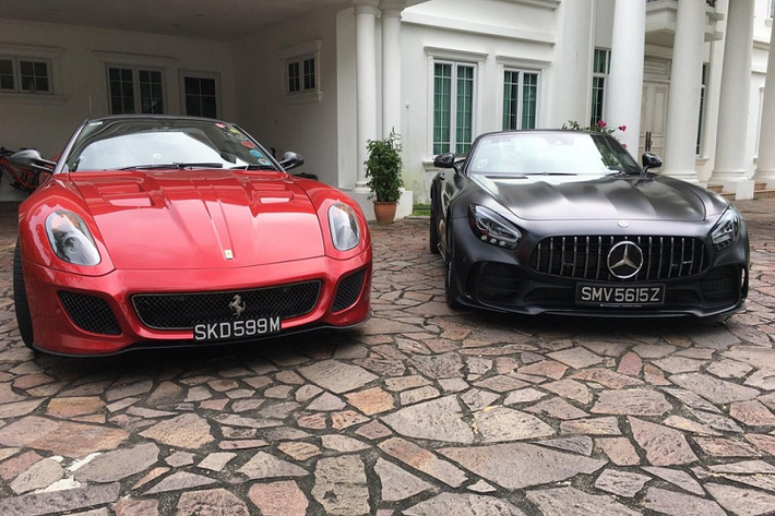 Kể từ khi chiếc xe thể thao hạng sang Mercedes-AMG GT R ra mắt vào năm 2016, giới mê xe đã mong chờ vào phiên bản Roadster xuất hiện dưới dạng mui xếp mềm. Nhưng phải đến triển lãm ôtô Geneva 2019, hãng xe sang đến từ Đức mới có câu trả lời với siêu xe Mercedes-AMG GT R Roadster chỉ có đúng 750 xe sản xuất trên toàn thế giới.