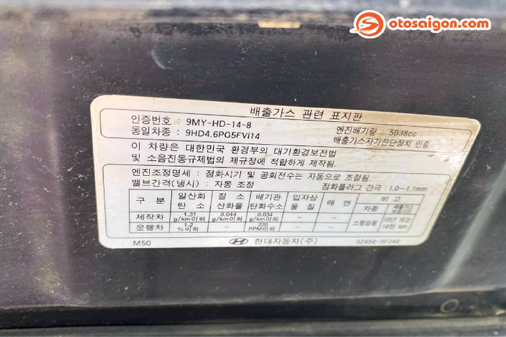 Chiều dài cơ sở lớn cho phép nội thất của Hyundai Equus Limousine cực kỳ thoải mái cho các ông chủ. Tất cả ghế ngồi đều được bọc da cao cấp, ốp gỗ trang trí ở nhiều chi tiết.