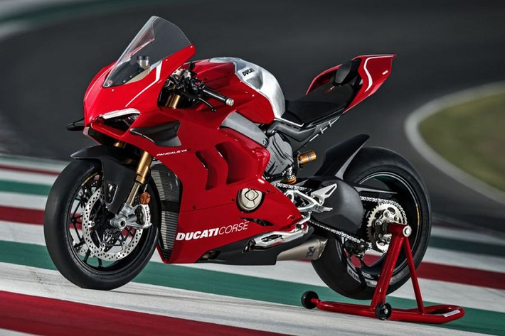 Các trang bị an toàn đáng chú ý trên Panigale V4 R gồm có chống bó cứng phanh hỗ trợ khi vào cua Bosch Cornering ABS EVO, kiểm soát độ bám đường Ducati Traction Control (DTC) EVO, chống trượt bánh Ducati Slide Control (DSC), hệ thống điều khiển chống bốc đầu xe Ducati Wheelie Control (DWC) EVO, hỗ trợ xuất phát Ducati Power Launch (DPL), sang số nhanh Ducati Quick Shift (DQS) EVO, kiểm soát phanh động cơ Engine Brake Control EVO (EBC) và ba chế độ lái