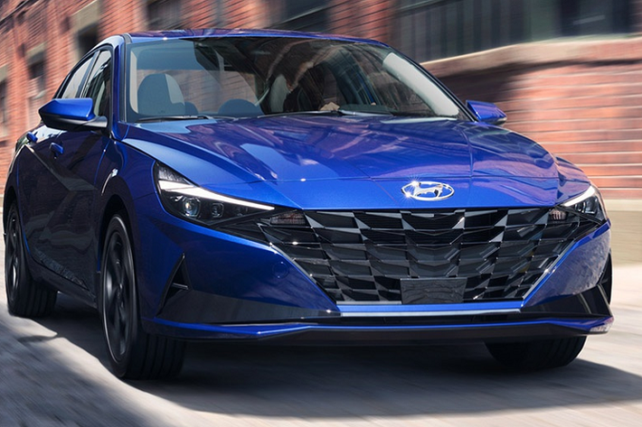 Thế hệ thứ 7 của Hyundai Elantra 2021 mới sẽ được ra mắt tại Malaysia vào cuối năm nay, mức giá được dự đoán khoảng hơn 25.000 USD (tương đương 579 triệu đồng). Hiện tại, khách hàng đã có thể đặt cọc mẫu sedan hạng C này với số tiền 777 RM (191 USD).